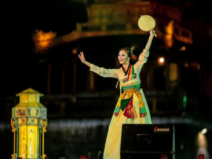 Giải trí - Người Hàn Quốc mang múa truyền thống đến Huế