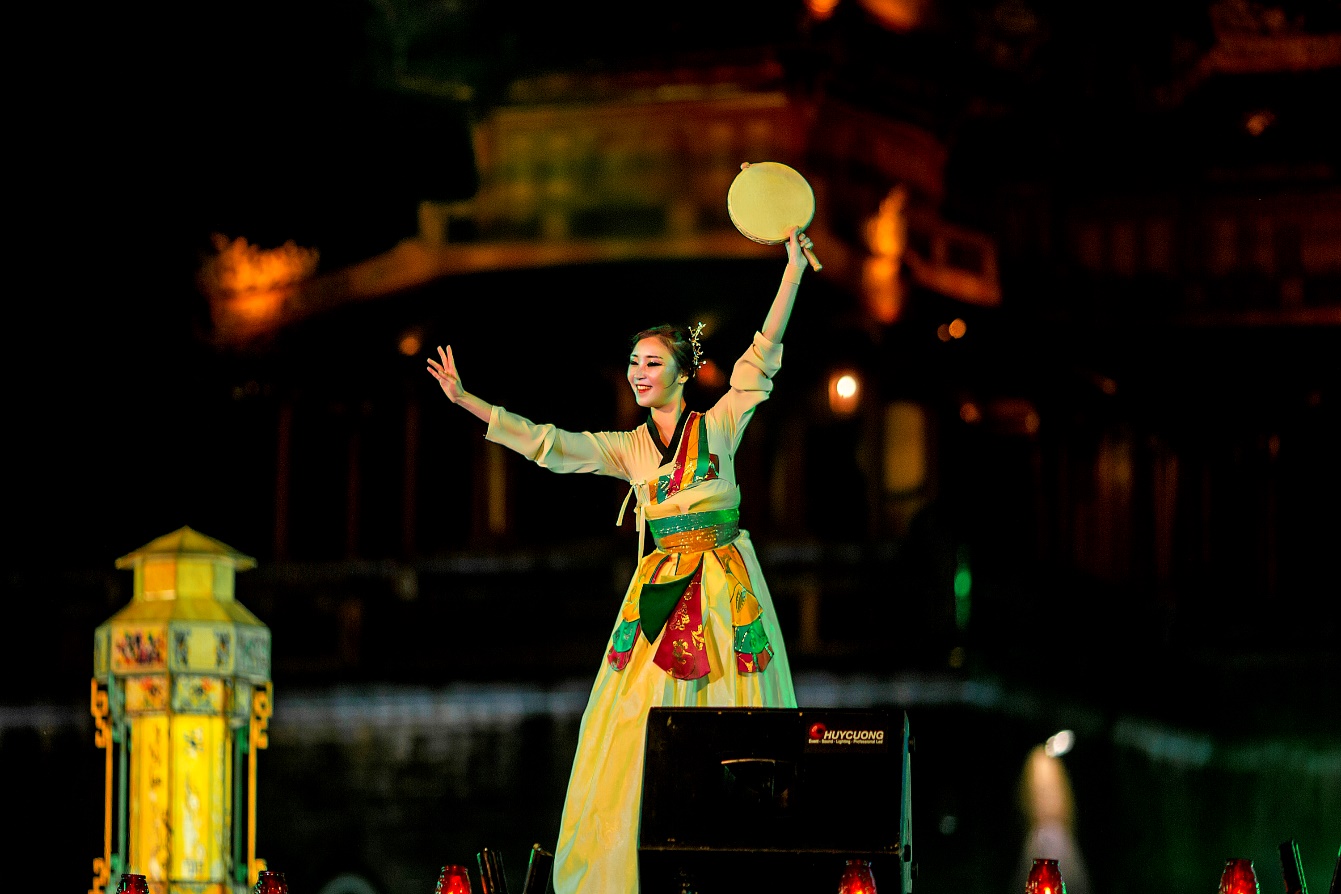 Người Hàn Quốc mang múa truyền thống đến Huế - 10