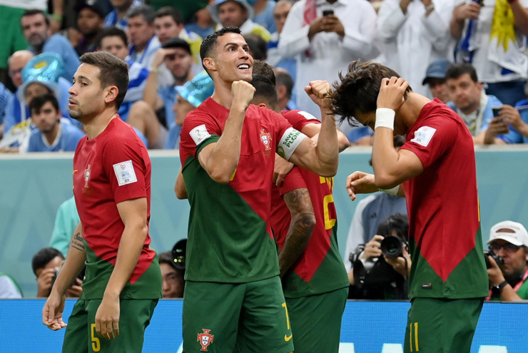 Bồ Đào Nha hạ Uruguay: HLV Santos bực mình vì đối thủ, muốn học trò không vui mừng sớm - 1