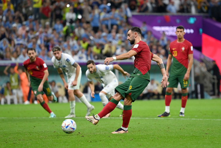 Fernandes chơi thăng hoa ở World Cup: Đẳng cấp ngôi sao, fan MU phấn khởi - 2