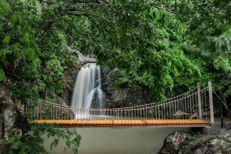 Cổng trời Đông Giang: Khu du lịch sinh thái có nhiều thác nước tự nhiên nhất Việt Nam - 1