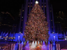 Hôm nay, 3 triệu ngôi sao pha lê thắp sáng cây thông Noel ở New York