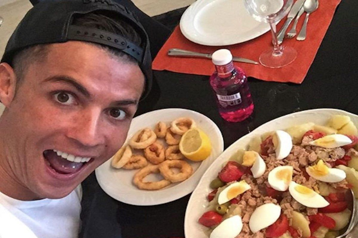 Đâu là món ăn yêu thích của Ronaldo? - 1