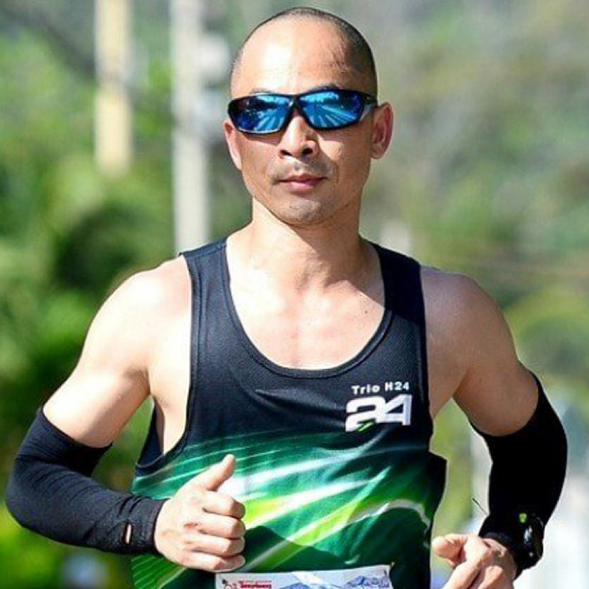 Thể thao - “Siêu nhân” Việt chạy bộ 200km suốt 37 tiếng gây “sốt” cộng đồng Marathon Việt Nam