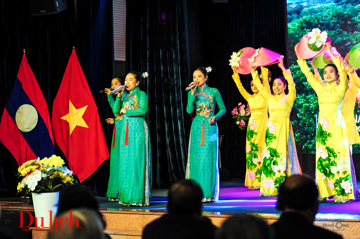 Thắm tình hữu nghị Việt – Lào anh em - 3