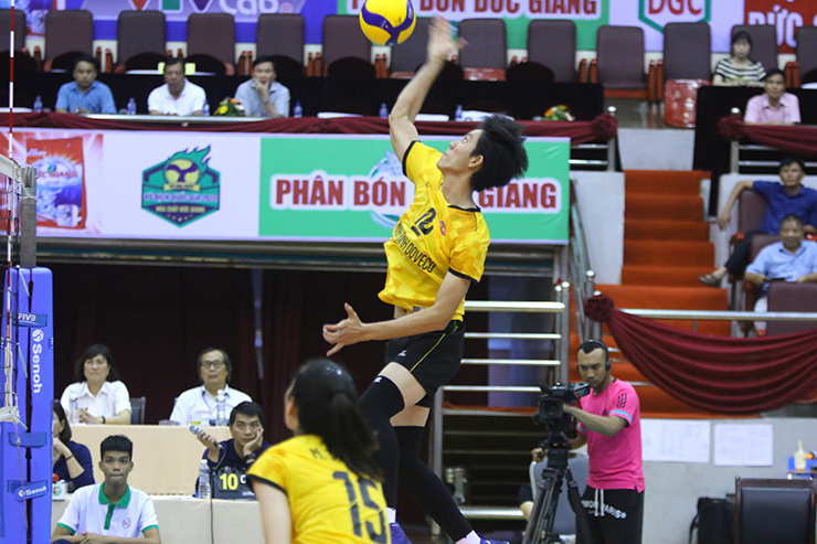Hot girl bóng chuyền Trung Quốc ghi điểm kỷ lục vẫn thua Bích Tuyền - 2
