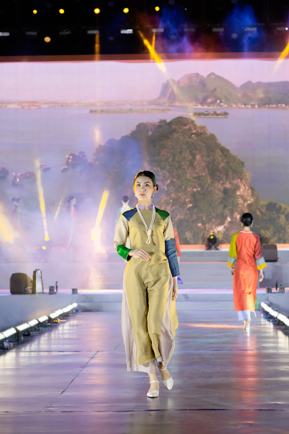 Madame Tam Nguyen – Trang sức ngọc trai & áo dài Việt Nam - 3