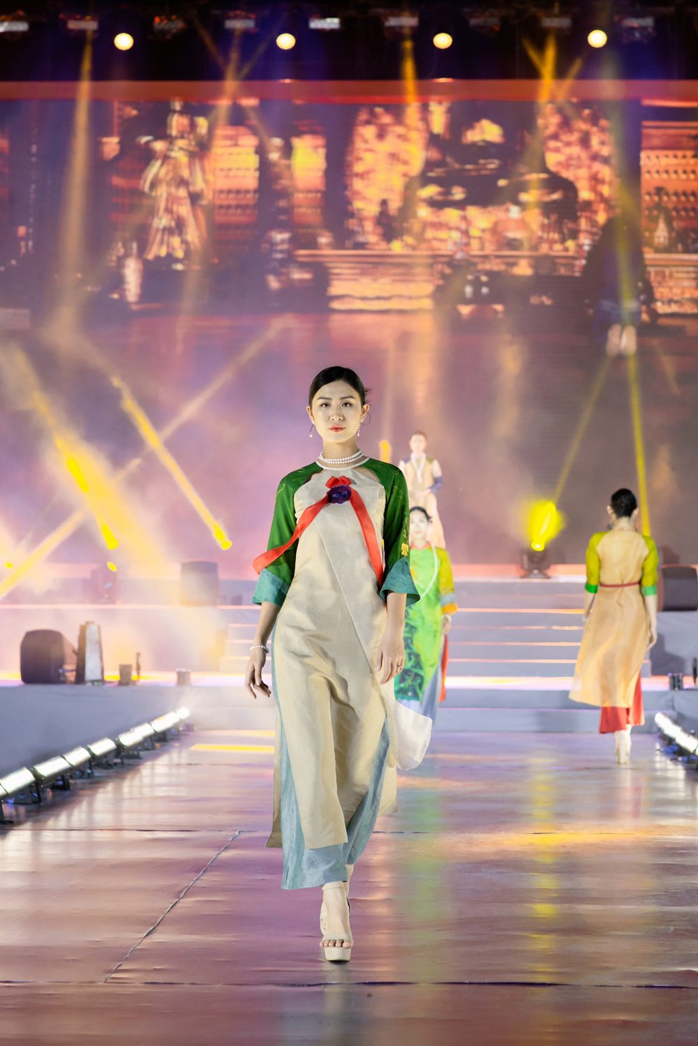 Madame Tam Nguyen – Trang sức ngọc trai & áo dài Việt Nam - 4