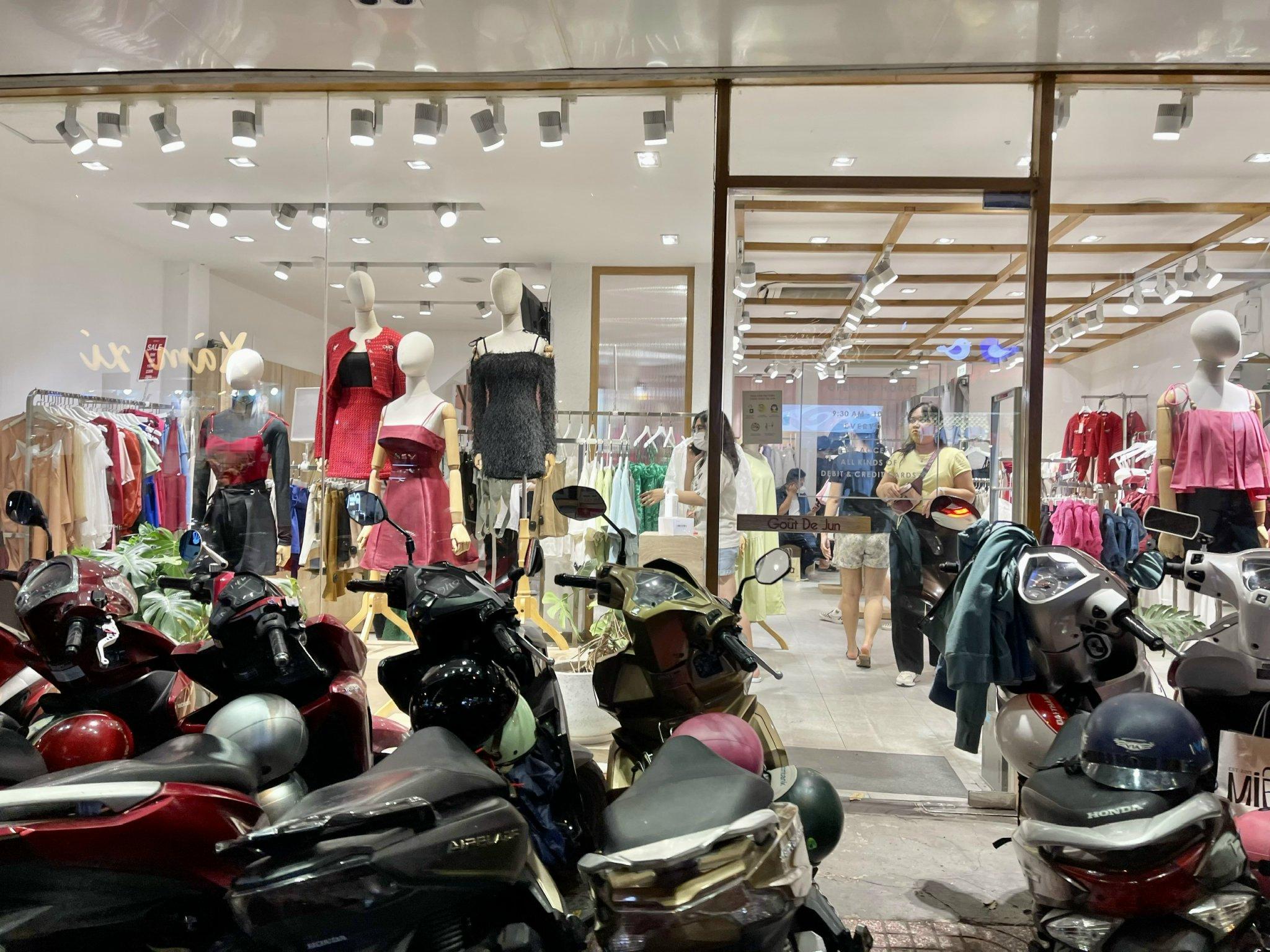 Mùa thời trang giảm giá ảm đạm ở Sài Gòn - 7
