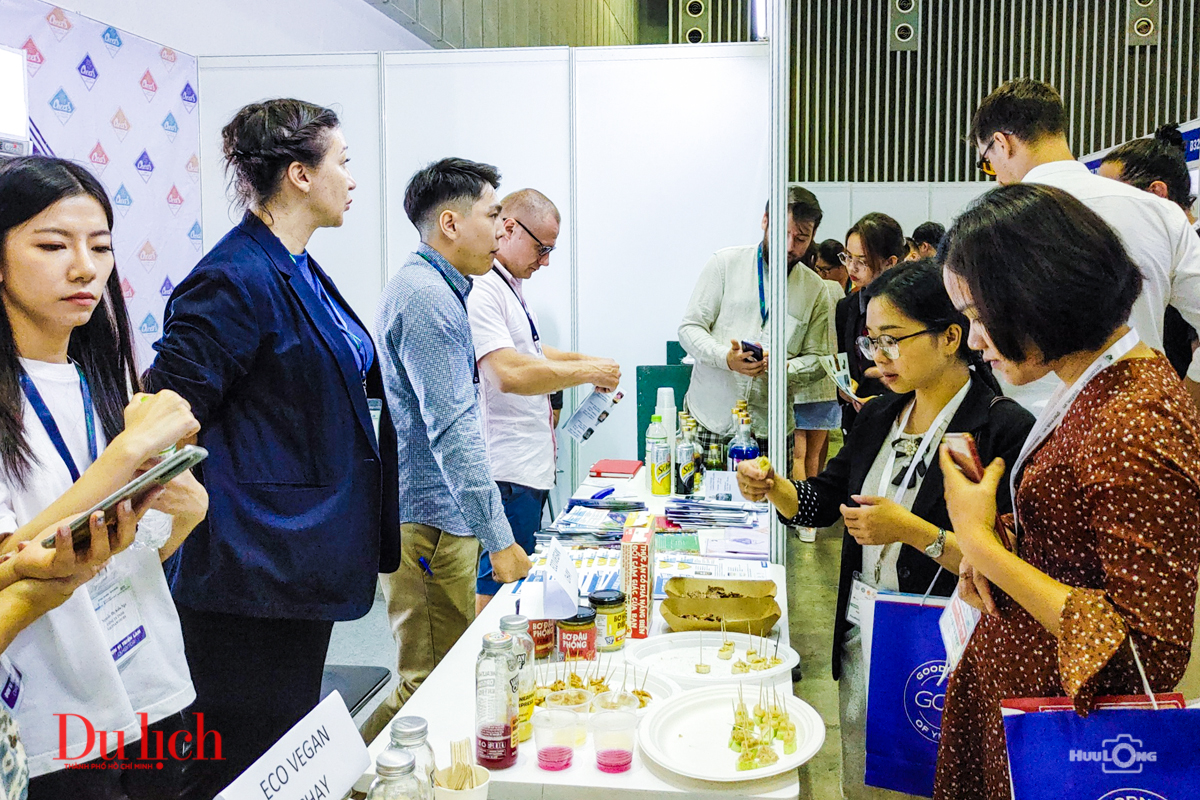 Đông đảo khách tham quan, trải nghiệm ẩm thực tại Food & Hotel Vietnam 2022 - 4