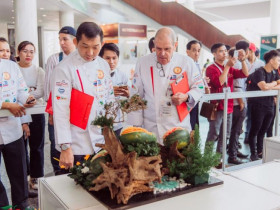  - Đông đảo khách tham quan, trải nghiệm ẩm thực tại Food & Hotel Vietnam 2022