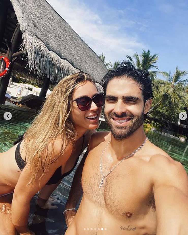 Sharapova diện bikini tắm biển cùng cá đuối, Svitolina làm việc nghĩa - 6