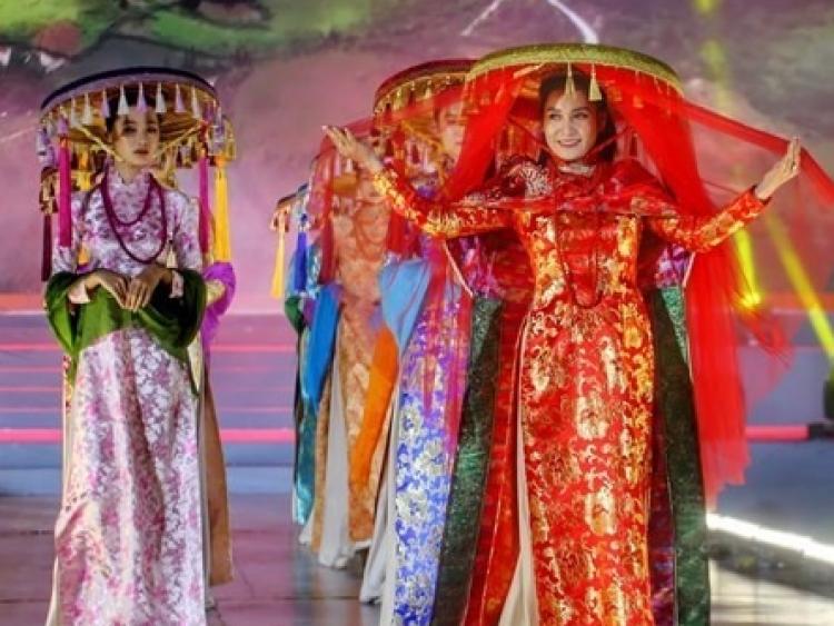Áo dài gặp gỡ lụa Thái - Tôn vinh di sản văn hóa Việt trên đất Thái