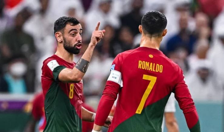 Bồ Đào Nha sinh biến: Fernandes ủng hộ đàn em Ramos, 93% fan muốn CR7 dự bị - 1
