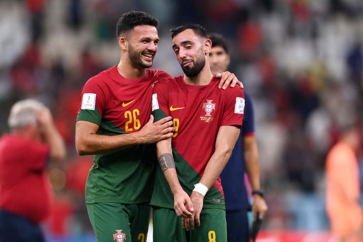 Bồ Đào Nha sinh biến: Fernandes ủng hộ đàn em Ramos, 93% fan muốn CR7 dự bị - 2