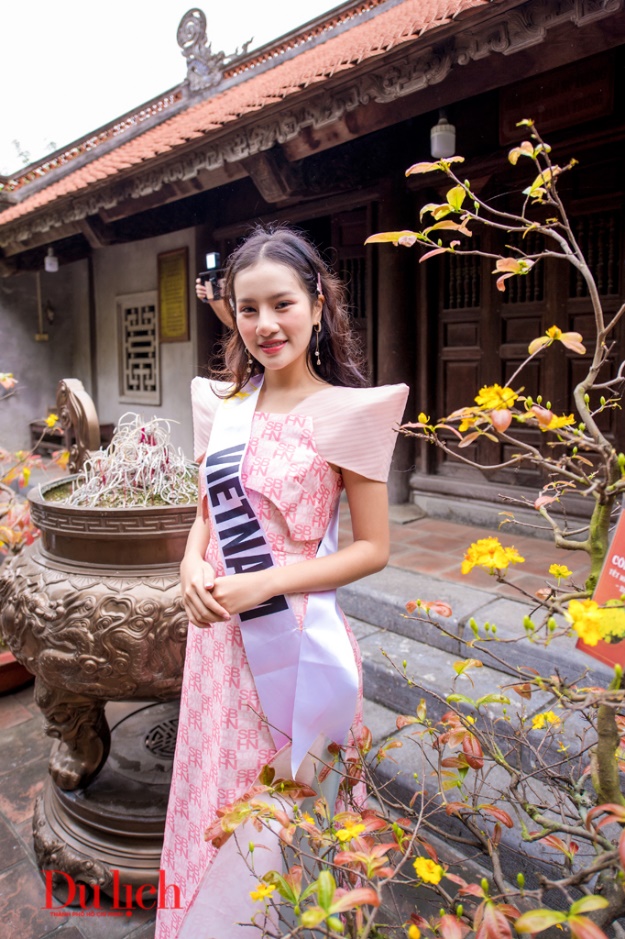Thí sinh hoa hậu du lịch thế giới 'checkin' Làng hoa Mê Linh trước giờ Festival hoa khai mạc - 18