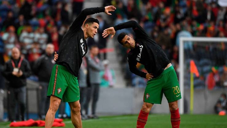 Bồ Đào Nha nội bộ rối ren: Cancelo học "gương xấu" Ronaldo, bất mãn vì dự bị - 1