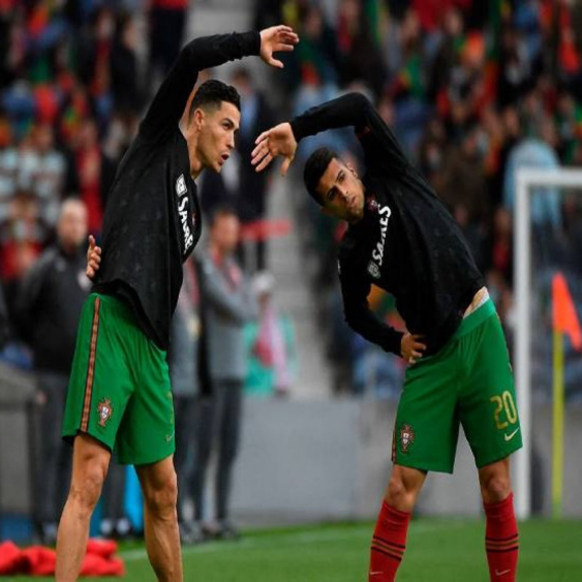  - Bồ Đào Nha nội bộ rối ren: Cancelo học "gương xấu" Ronaldo, bất mãn vì dự bị