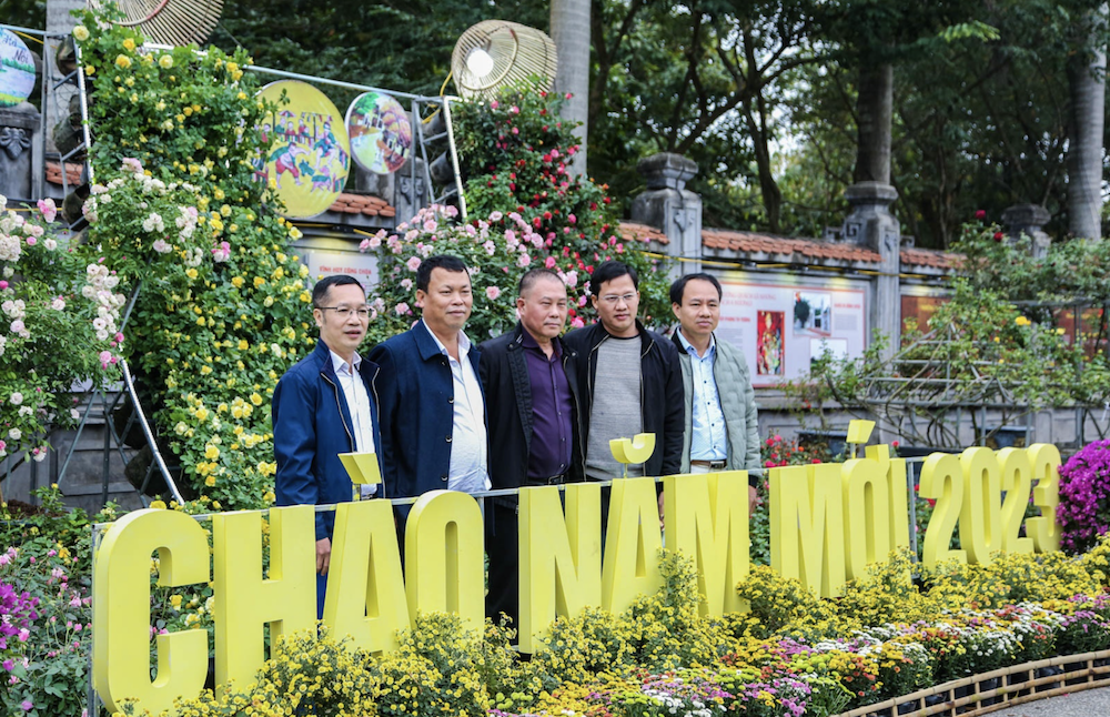 50.000 bông hoa hồng tạo nên lễ hội hoa đặc sắc ở Hà Nội - 4