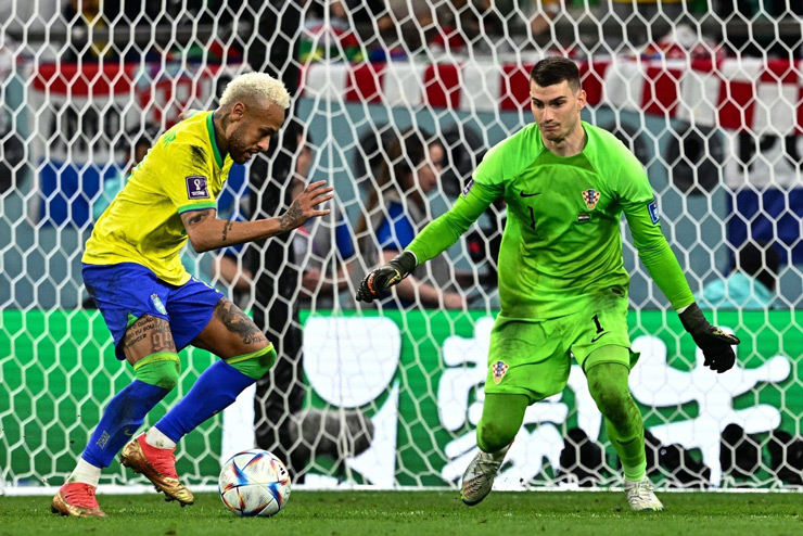 Thủ môn Croatia làm Neymar và Brazil rơi lệ: 10 lần cứu thua, cản phá 11m đỉnh nhất World Cup - 1