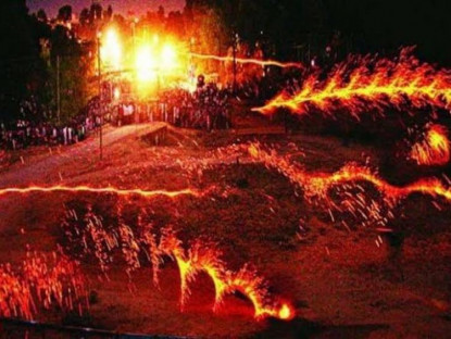 Chuyện hay - Khám phá lễ hội cầu lửa kỳ lạ ở Ấn Độ