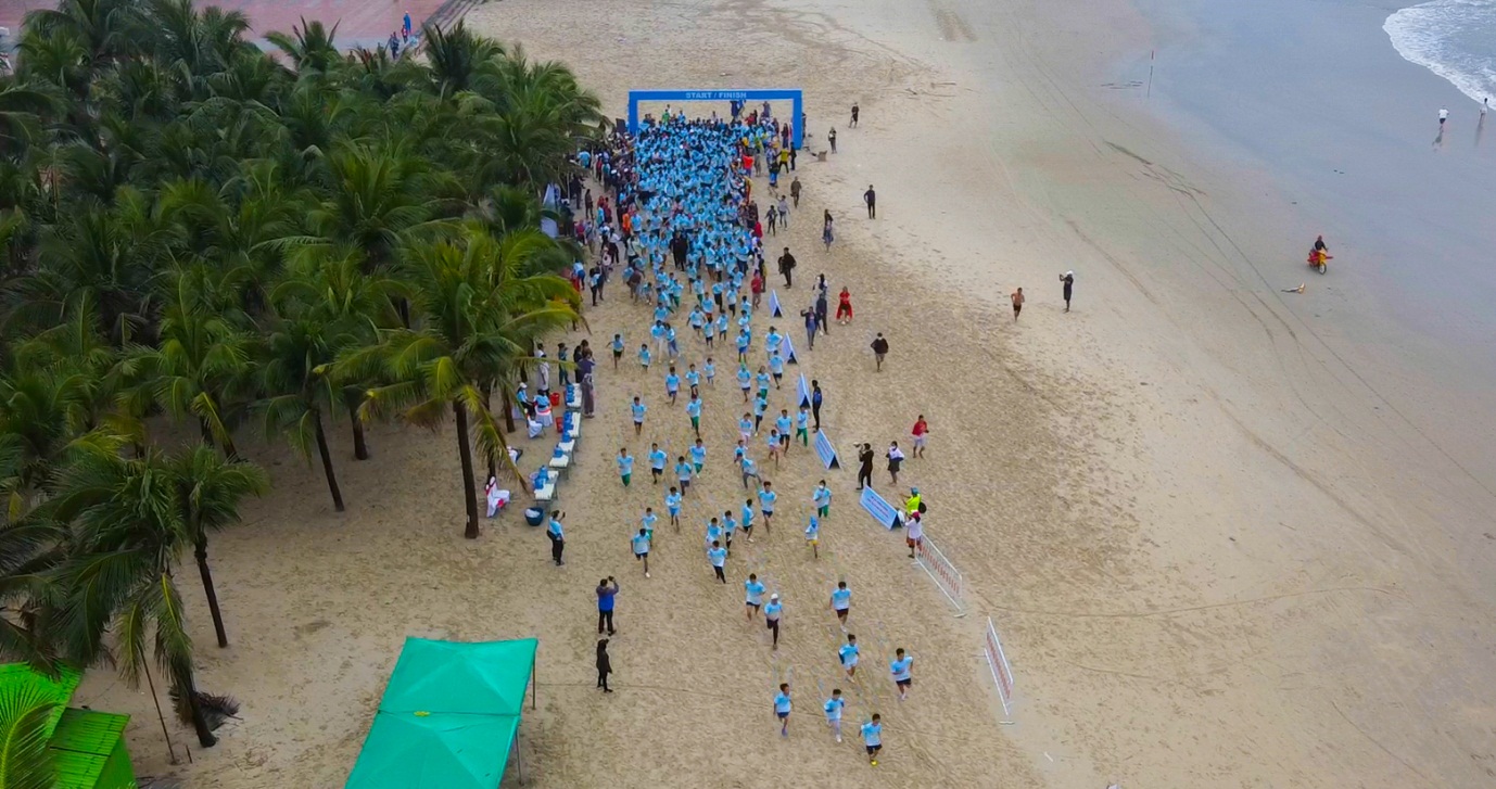 Hơn 1.000 người tham gia giải chạy tại bãi biển du lịch Mỹ Khê - 1