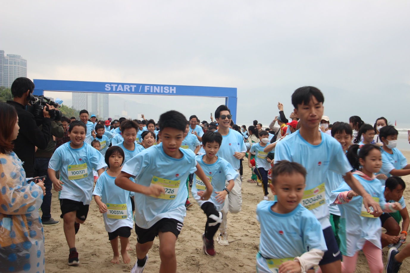 Hơn 1.000 người tham gia giải chạy tại bãi biển du lịch Mỹ Khê - 2
