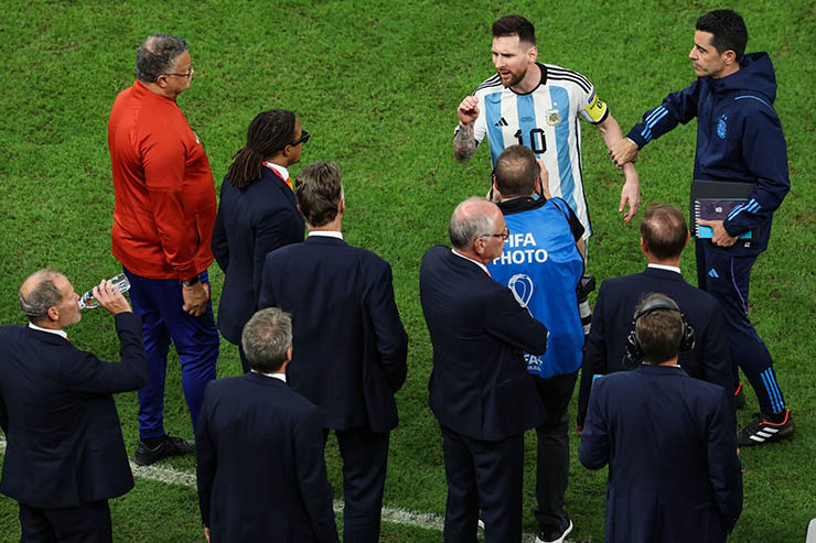 Messi "gừng càng già càng cay" ở World Cup: Xù xì, gai góc & bản lĩnh thượng thừa - 3