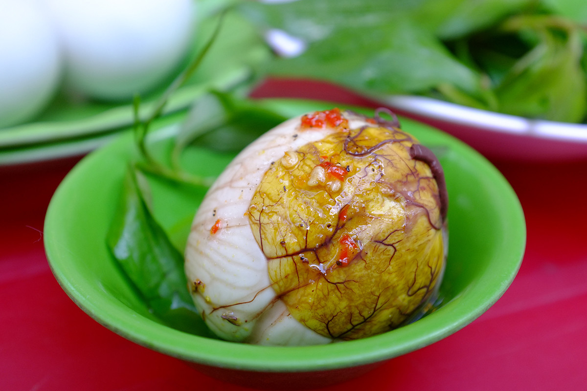 Những món ăn 'dị thường' khách Tây thấy đáng thử nhất ở Việt Nam - 1