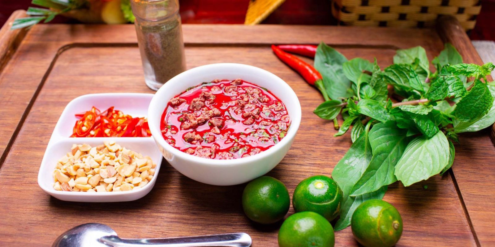Những món ăn 'dị thường' khách Tây thấy đáng thử nhất ở Việt Nam - 4
