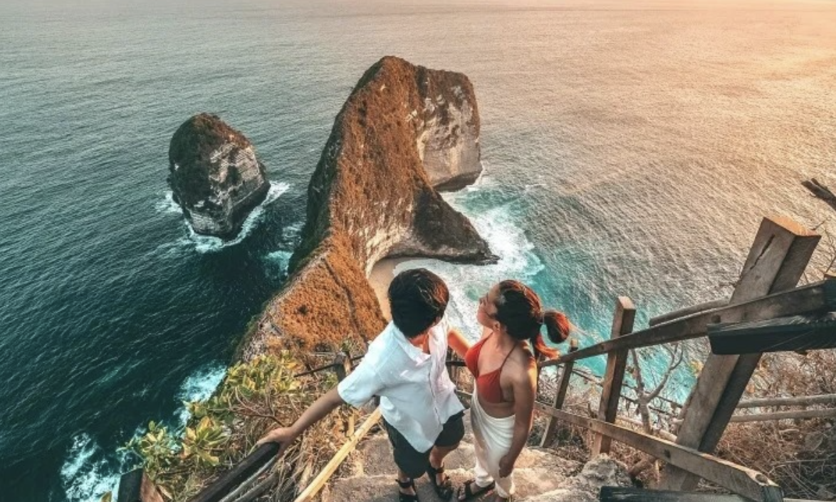 Du khách đến Bali không bị áp dụng lệnh cấm quan hệ ngoài hôn nhân - 1