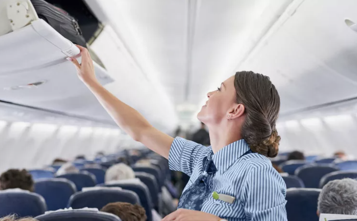 Tiếp viên hàng không chỉ mẹo giúp bạn đi máy bay 'êm ái' hơn - 1