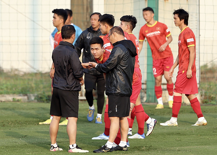 Thầy Park lo lắng với 2 SAO ĐT Việt Nam trước ngày tổng duyệt AFF Cup - 4