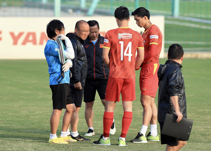 Thầy Park lo lắng với 2 SAO ĐT Việt Nam trước ngày tổng duyệt AFF Cup - 2
