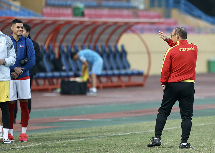 HLV Park Hang Seo chơi đẹp với &#34;quân xanh&#34; của ĐT Việt Nam trước AFF Cup - 6