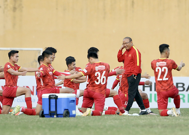 HLV Park Hang Seo chơi đẹp với &#34;quân xanh&#34; của ĐT Việt Nam trước AFF Cup - 10