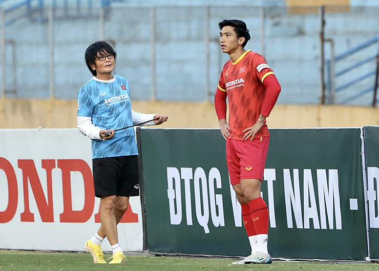 HLV Park Hang Seo chơi đẹp với &#34;quân xanh&#34; của ĐT Việt Nam trước AFF Cup - 9