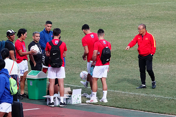 HLV Park Hang Seo chơi đẹp với &#34;quân xanh&#34; của ĐT Việt Nam trước AFF Cup - 3