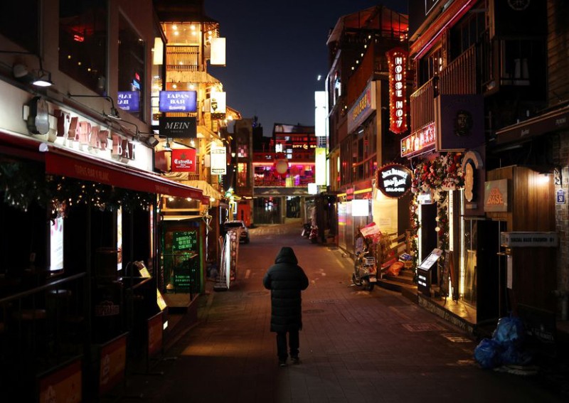 Khu phố Itaewon vắng lặng đến lạ thường mùa Giáng sinh 2022 - 1