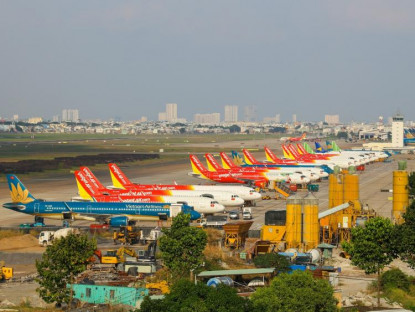 Chuyển động - Sân bay Tân Sơn Nhất lên phương án đón đến 130.000 khách mỗi ngày dịp Tết Quý Mão