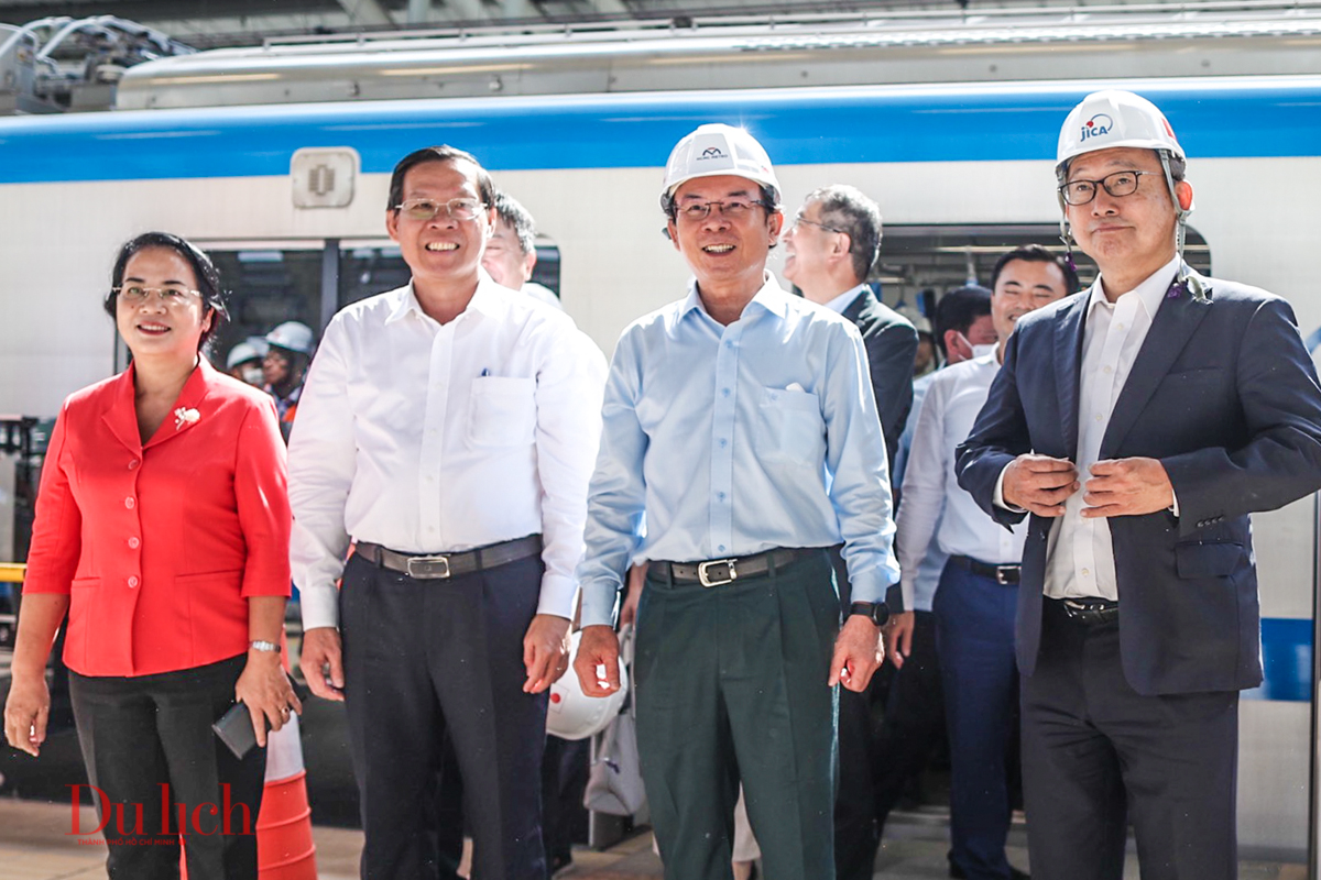 Bí thư Thành ủy Nguyễn Văn Nên đi metro Bến Thành - Suối Tiên - 2