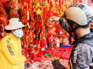 Ngập tràn không khí Tết ở khu mua sắm đồ trang trí lớn nhất TP.HCM