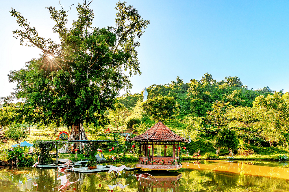 ‘Viên ngọc xanh’ giữa núi rừng Nha Trang - 1