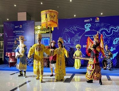 Chuyển động - Du khách ngạc nhiên khi đến Sân bay Đà Nẵng