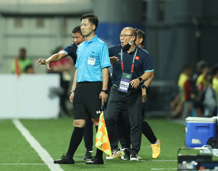 Họp báo Singapore đấu Việt Nam: Tại sao thầy Park thay quá nửa đội hình? - 3