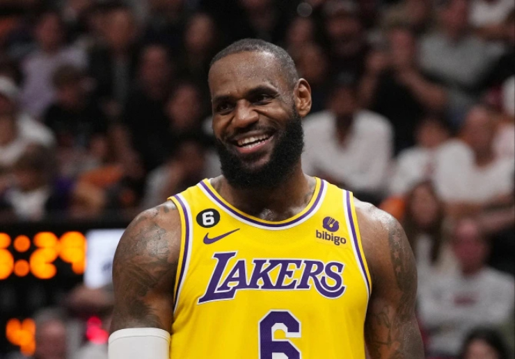 Messi kiếm tiền &#34;ăn đứt&#34; tỷ phú thể thao, Federer vẫn xếp hạng cao - 10