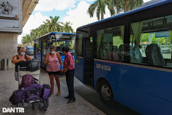 Sau Tết, có thêm 14 tuyến xe buýt đón khách ở sân bay Tân Sơn Nhất - 1