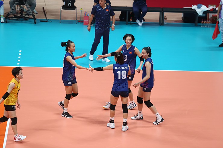HLV tuyển bóng chuyền nữ Việt Nam khen Kiều Trinh, mơ vào top 4 ASIAD - 12