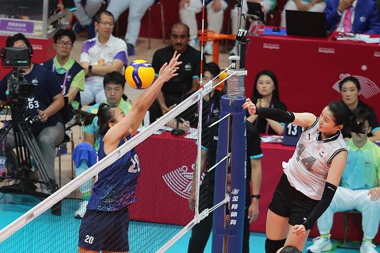HLV tuyển bóng chuyền nữ Việt Nam khen Kiều Trinh, mơ vào top 4 ASIAD - 5