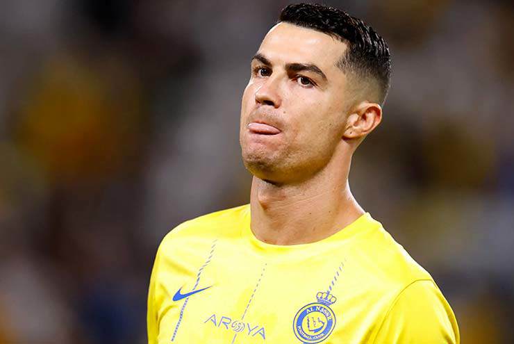 Ronaldo đều đặn tỏa sáng ở Saudi Arabia: Đề nghị Al Nassr gia hạn, hé lộ thời điểm treo giày - 1